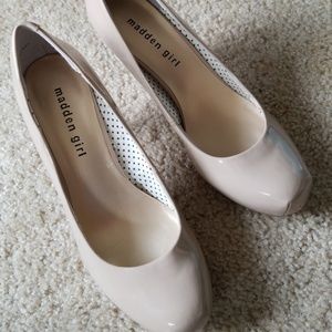 Classic nude heels